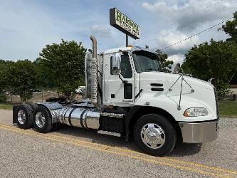 Mack CXU 613