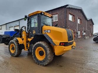 JCB 411 + 4
