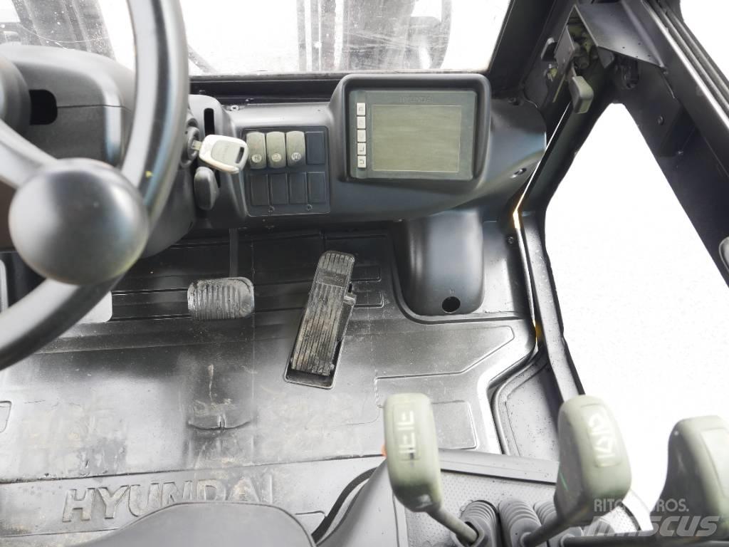 Hyundai 25 D-9 Diesel trucks
