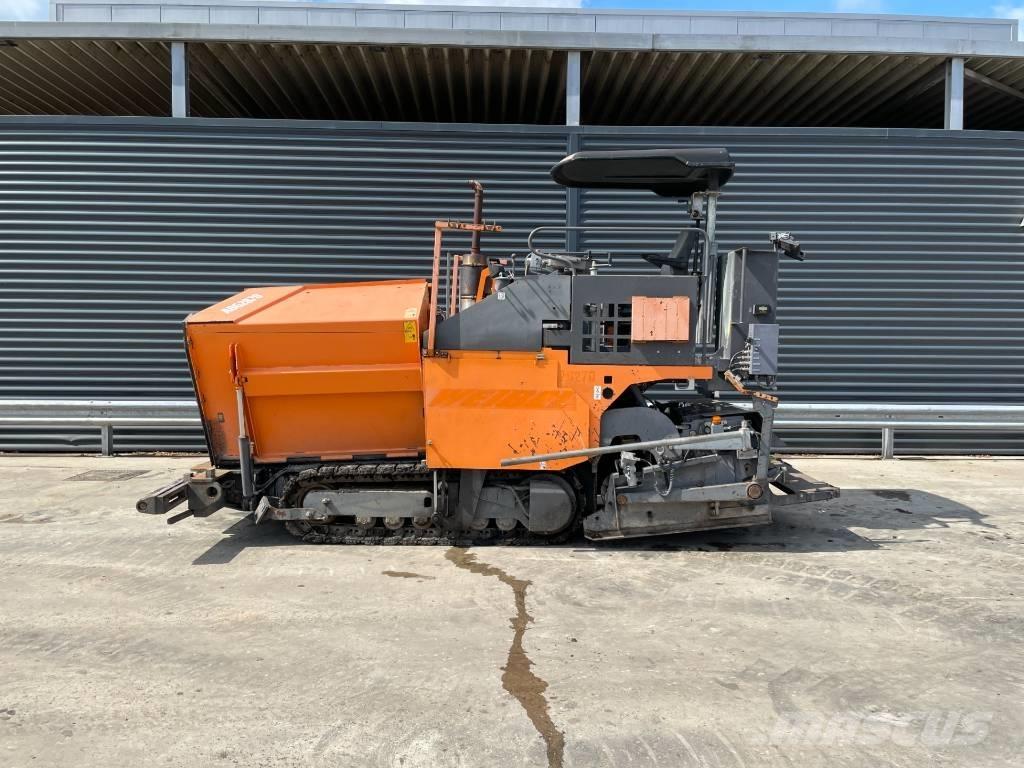 ABG TITAN 2820 Asphalt pavers