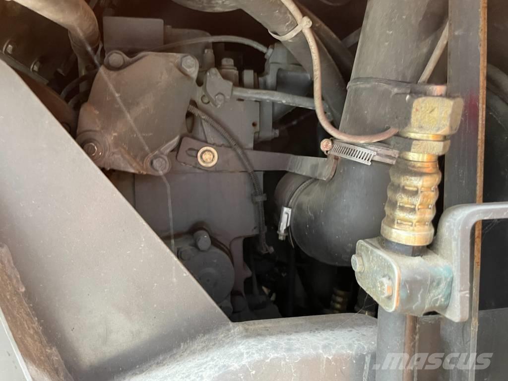 ABG TITAN 2820 Asphalt pavers