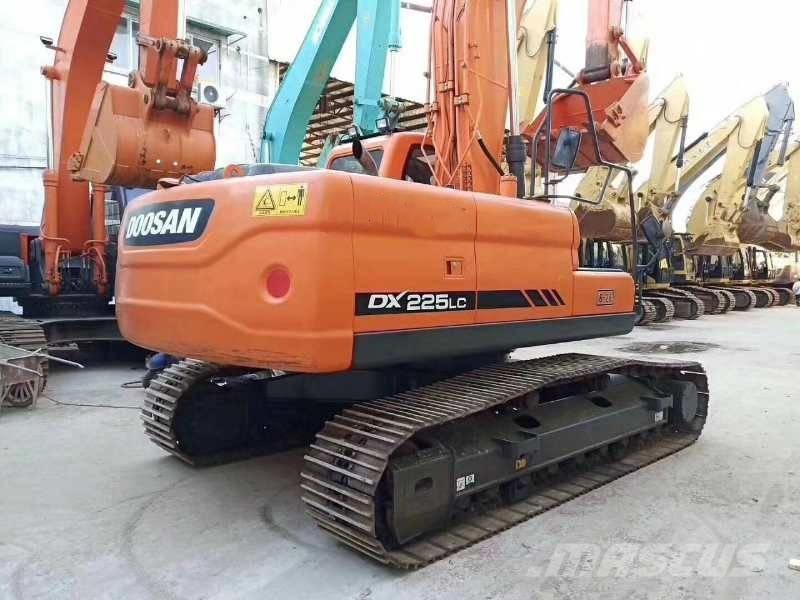 Doosan DX 225 Crawler excavators