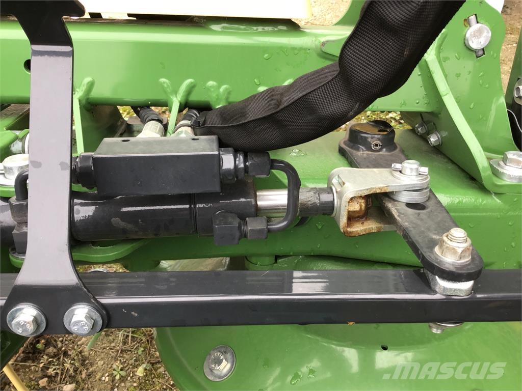 Krone Vendro 820 Rakes and tedders