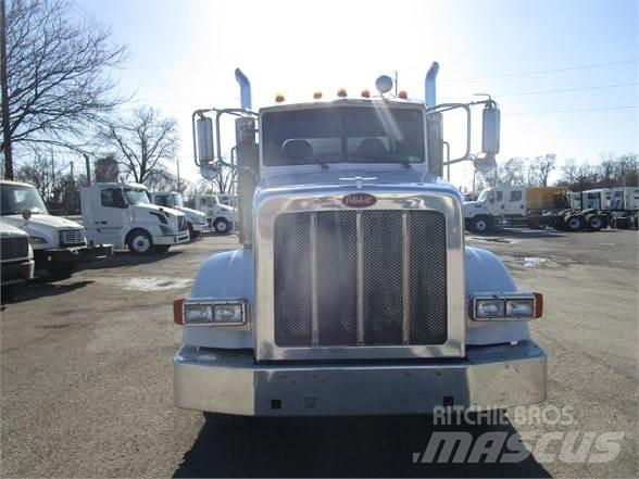 Peterbilt 365 Commercial vehicle