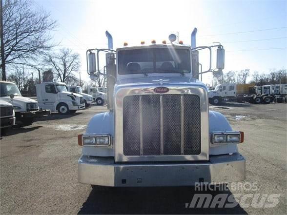 Peterbilt 365 Commercial vehicle