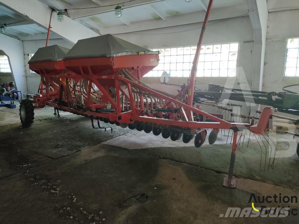 Kverneland DT-6 Drills