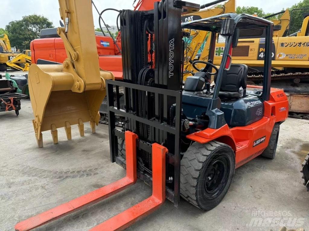 Toyota FD 45 Diesel trucks