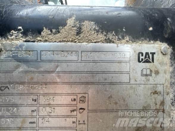CAT 2548941 Buckets
