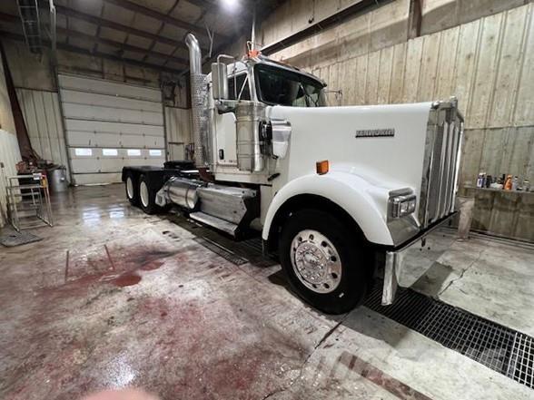 Kenworth W900 Prime Movers