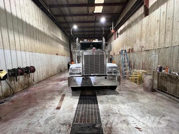 Kenworth W900 Prime Movers