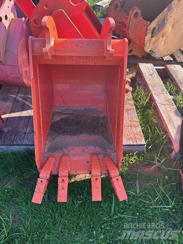 Kubota BT4584 Skid steer loaders