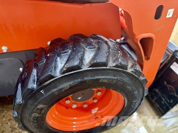 Kubota SSV65 Skid steer loaders