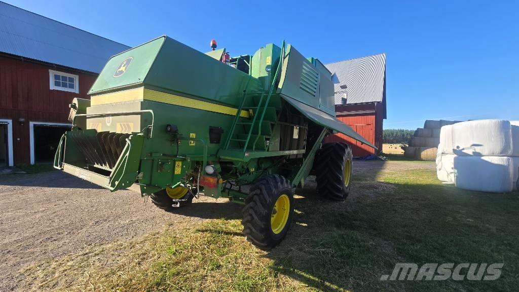 John Deere 1570 Combine harvesters