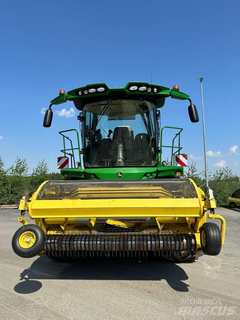 John Deere 8300i Forage harvesters
