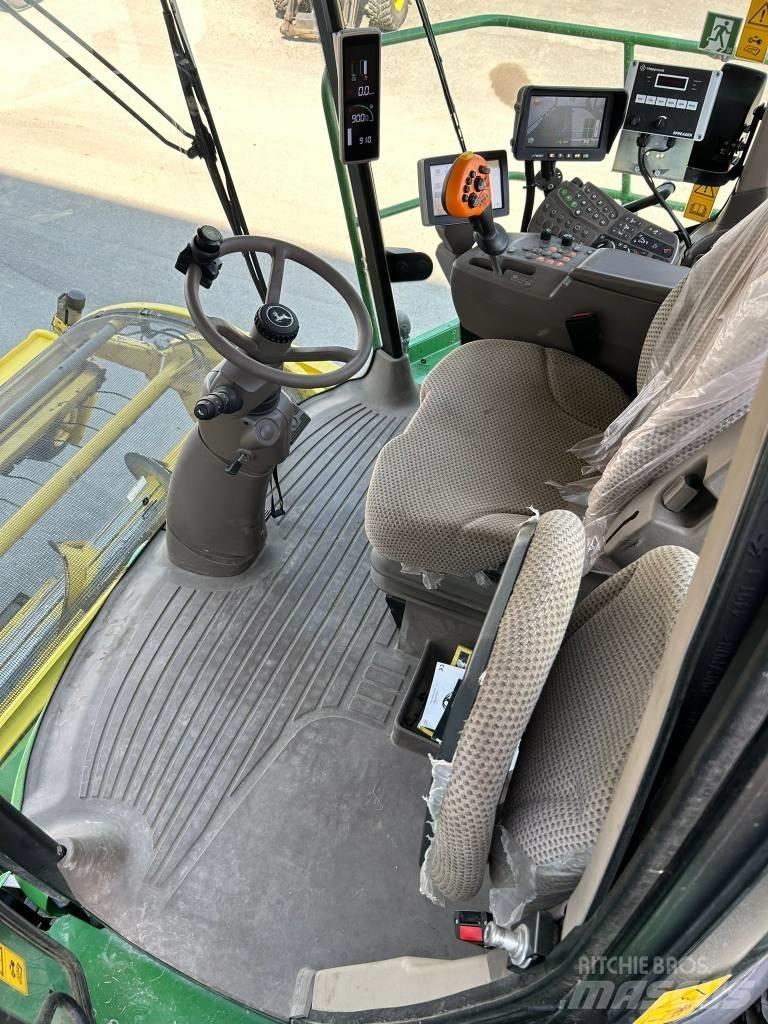 John Deere 8300i Forage harvesters