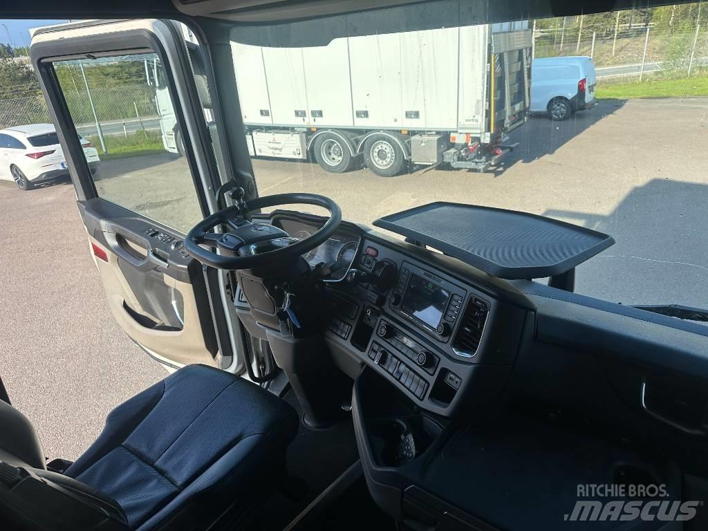 Scania R520B6X2NB Box trucks