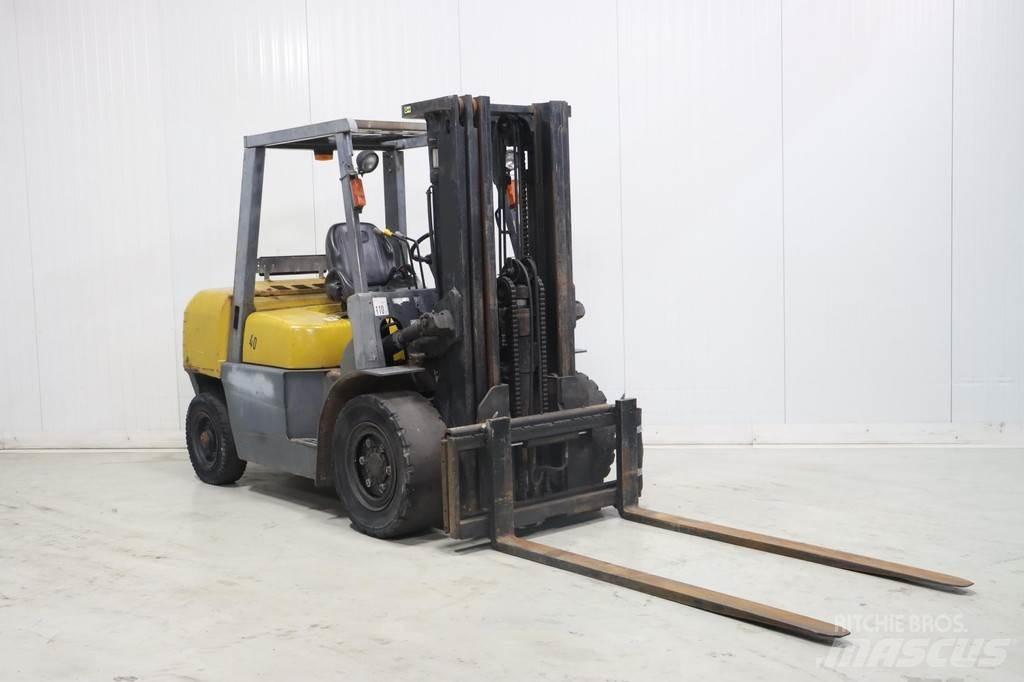 TCM FD40T2 Diesel trucks