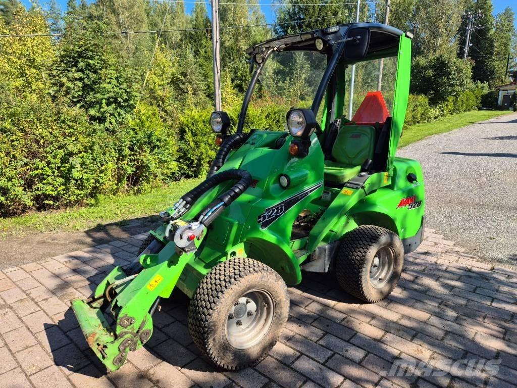 Avant 528 Mini loaders