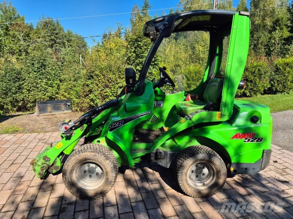 Avant 528 Mini loaders