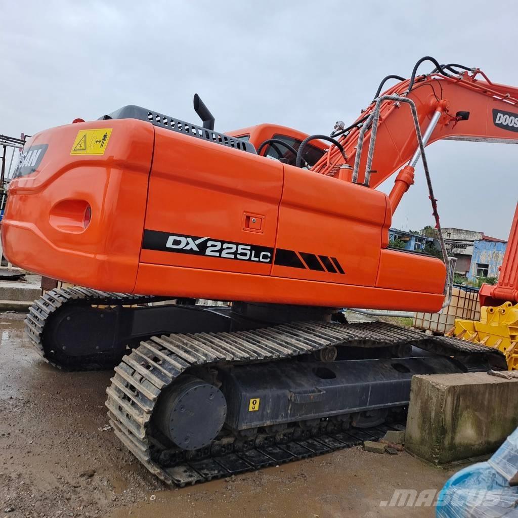 Doosan DX 225 Crawler excavators