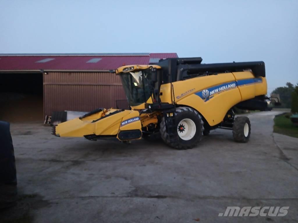 New Holland CX 5090 Combine harvesters