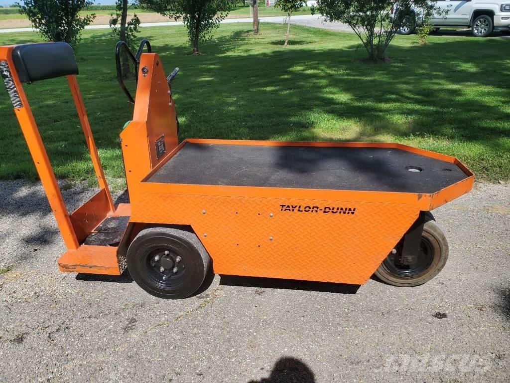 Taylor-Dunn SC100 Tow truck