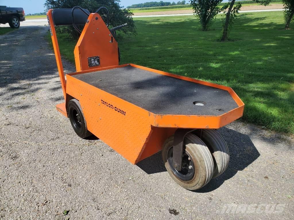 Taylor-Dunn SC100 Tow truck