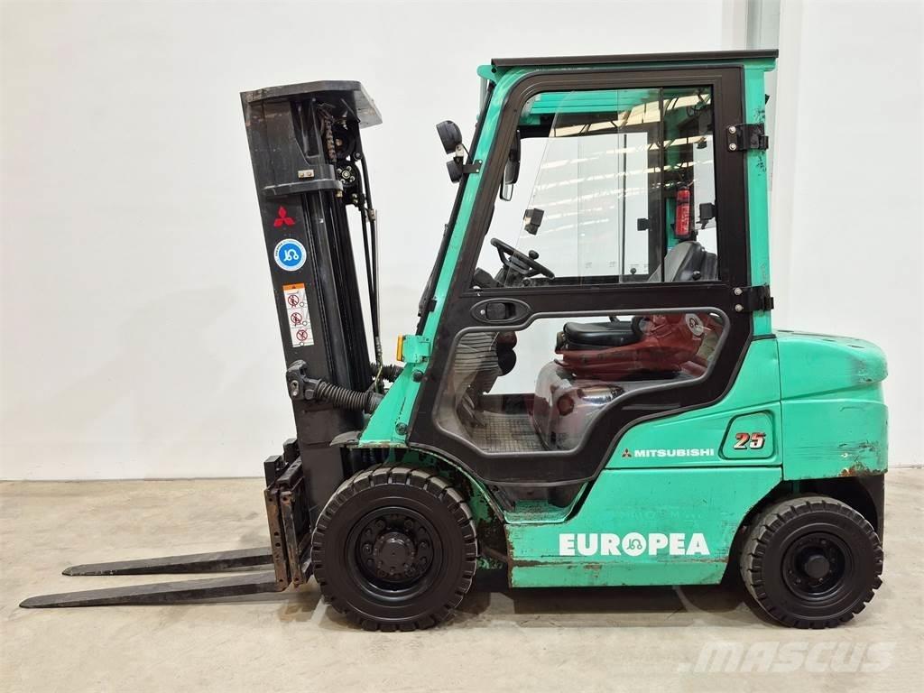 Mitsubishi FD25NT Diesel trucks