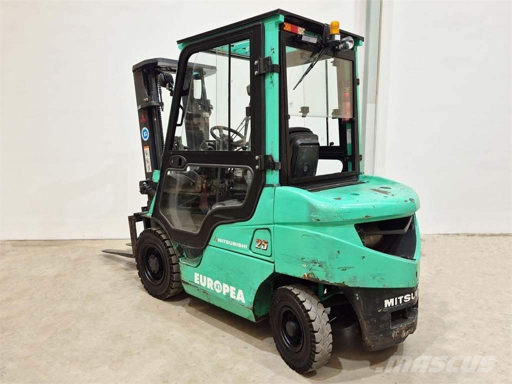 Mitsubishi FD25NT Diesel trucks