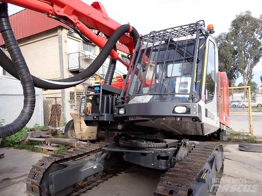 Sandvik DX800 Surface drill rigs