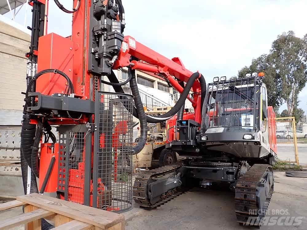 Sandvik DX800 Surface drill rigs