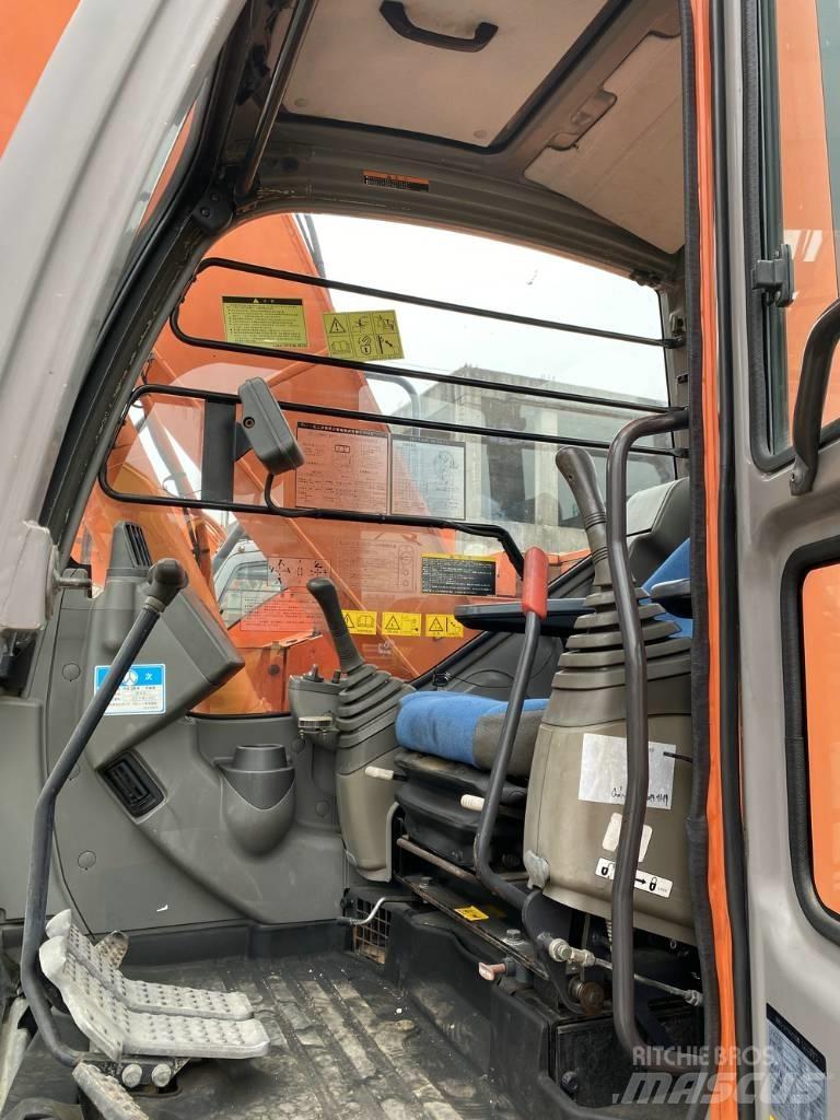 Hitachi 135 Crawler excavators