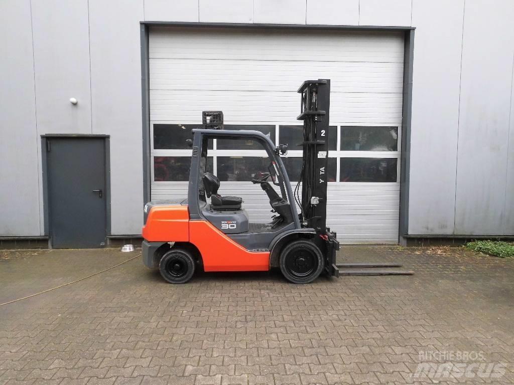 Toyota 02-8 FD 30 Diesel trucks