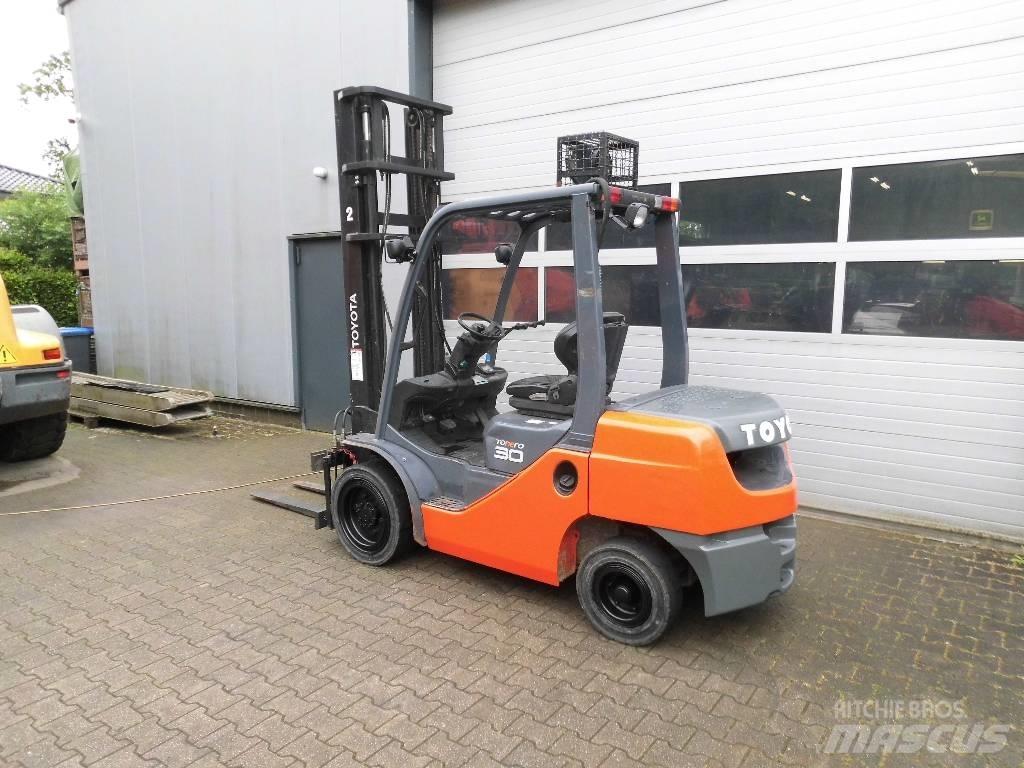 Toyota 02-8 FD 30 Diesel trucks