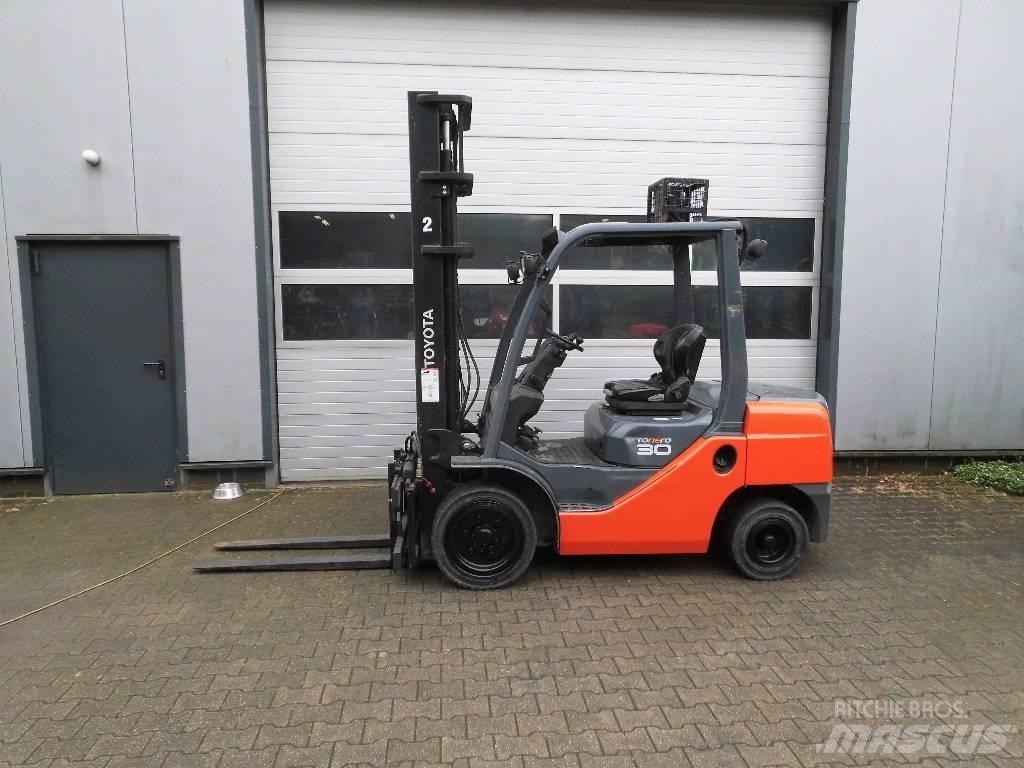 Toyota 02-8 FD 30 Diesel trucks