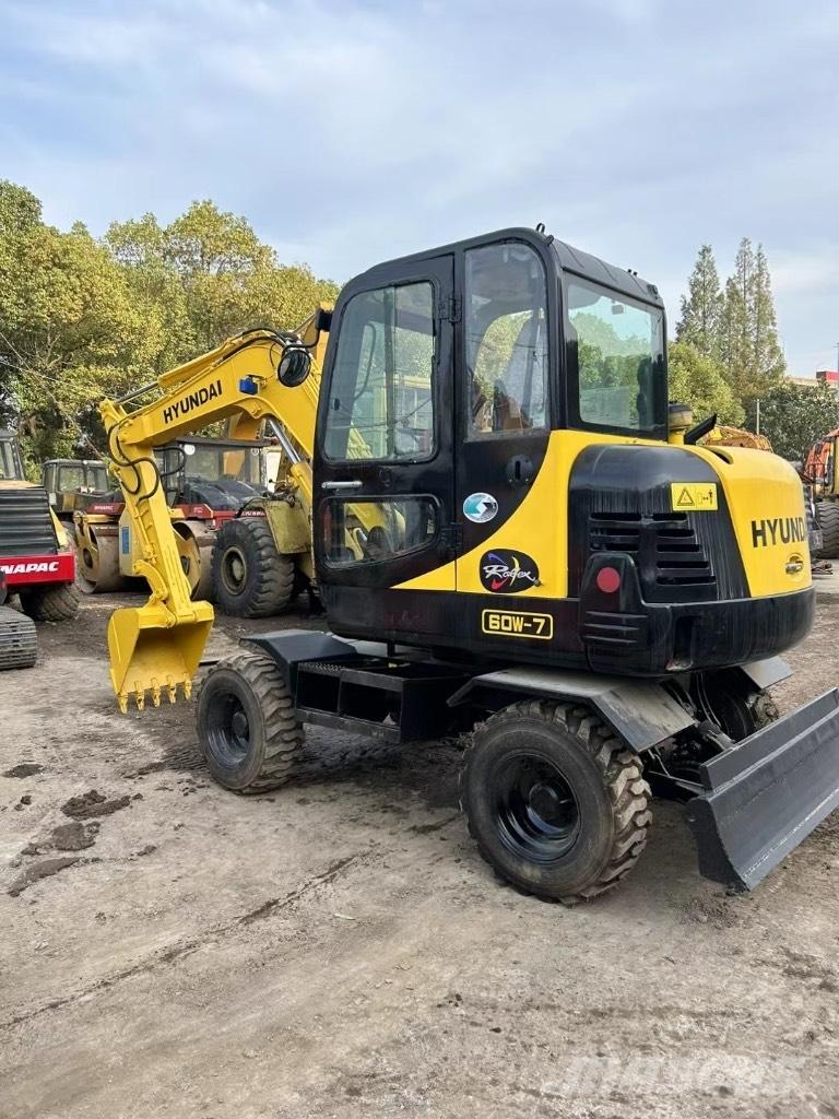 Hyundai 60 W-7 Wheeled excavators