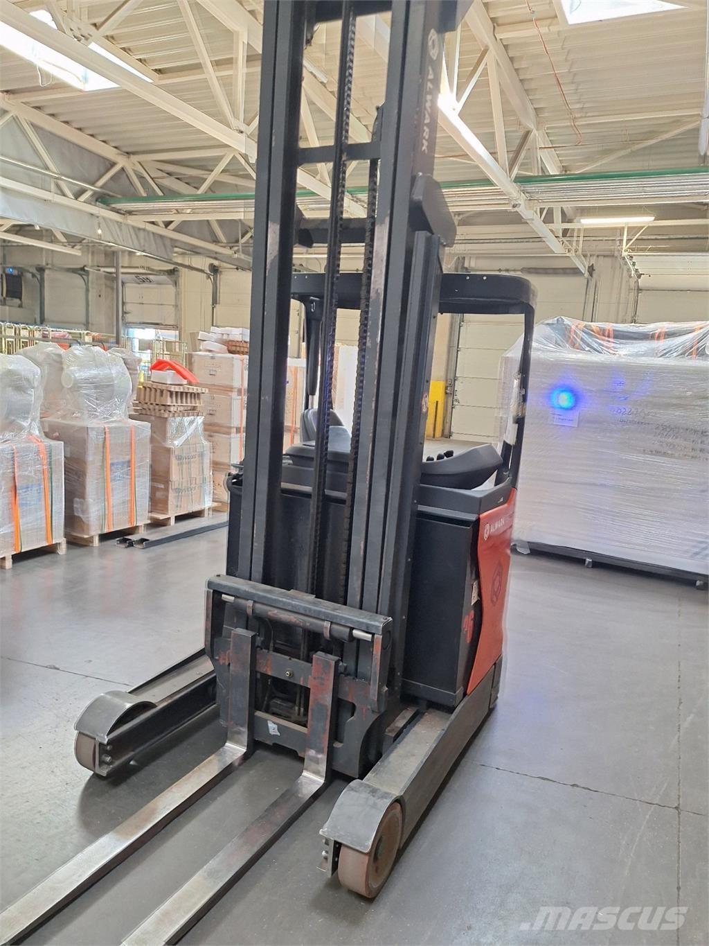 Linde R14 Self propelled stackers