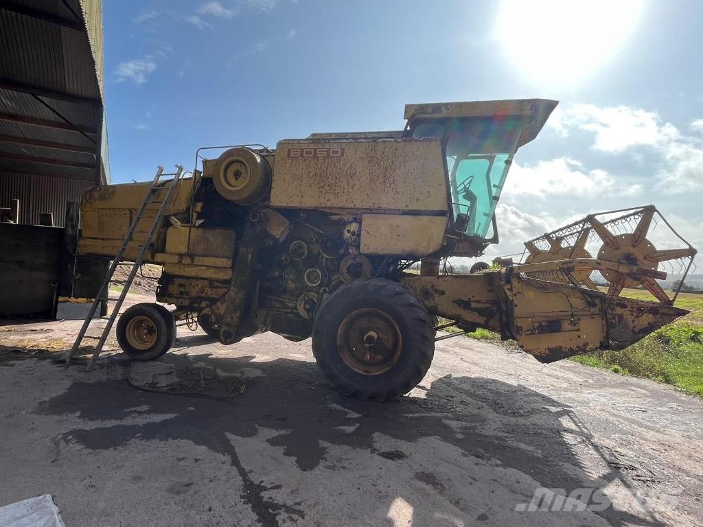 New Holland 8050 Combine harvesters