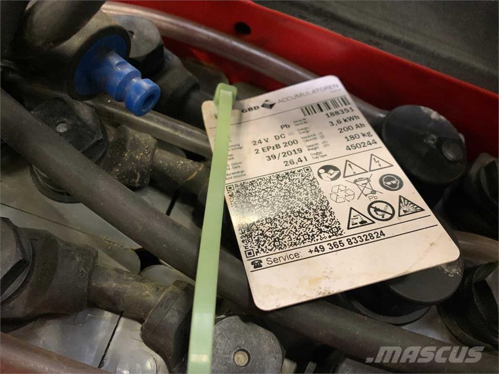 Linde L10B Self propelled stackers