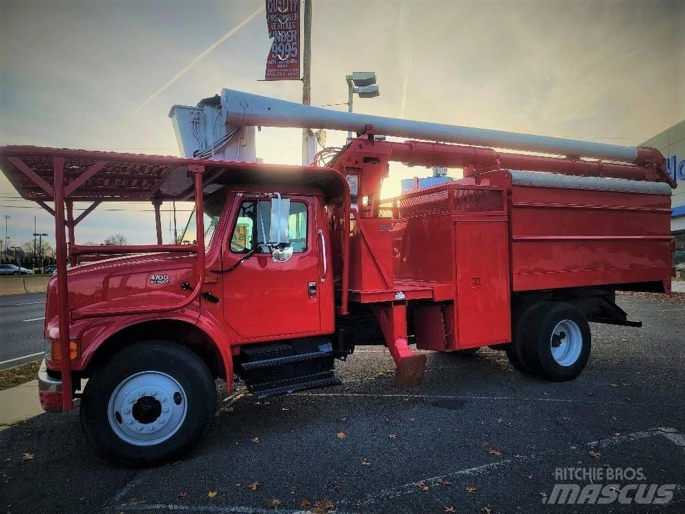 International 4700 Truck mounted platforms