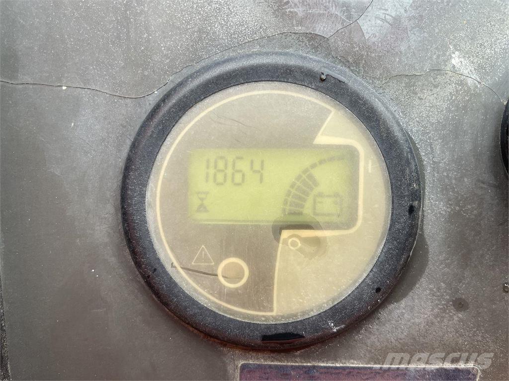 JLG 800AJ Articulated boom lifts