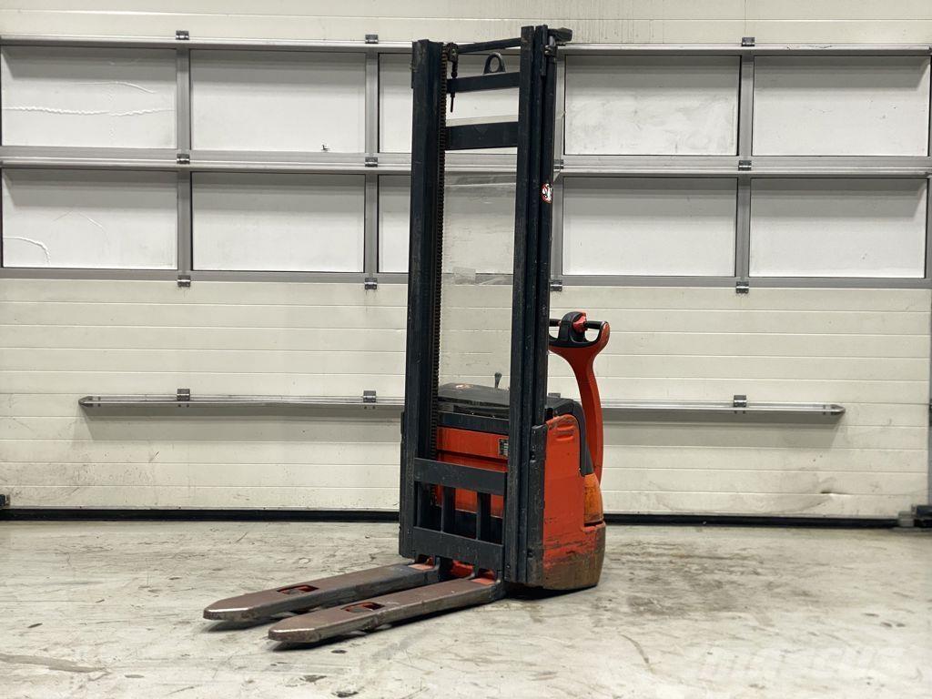 Linde L10 Pedestrian stacker