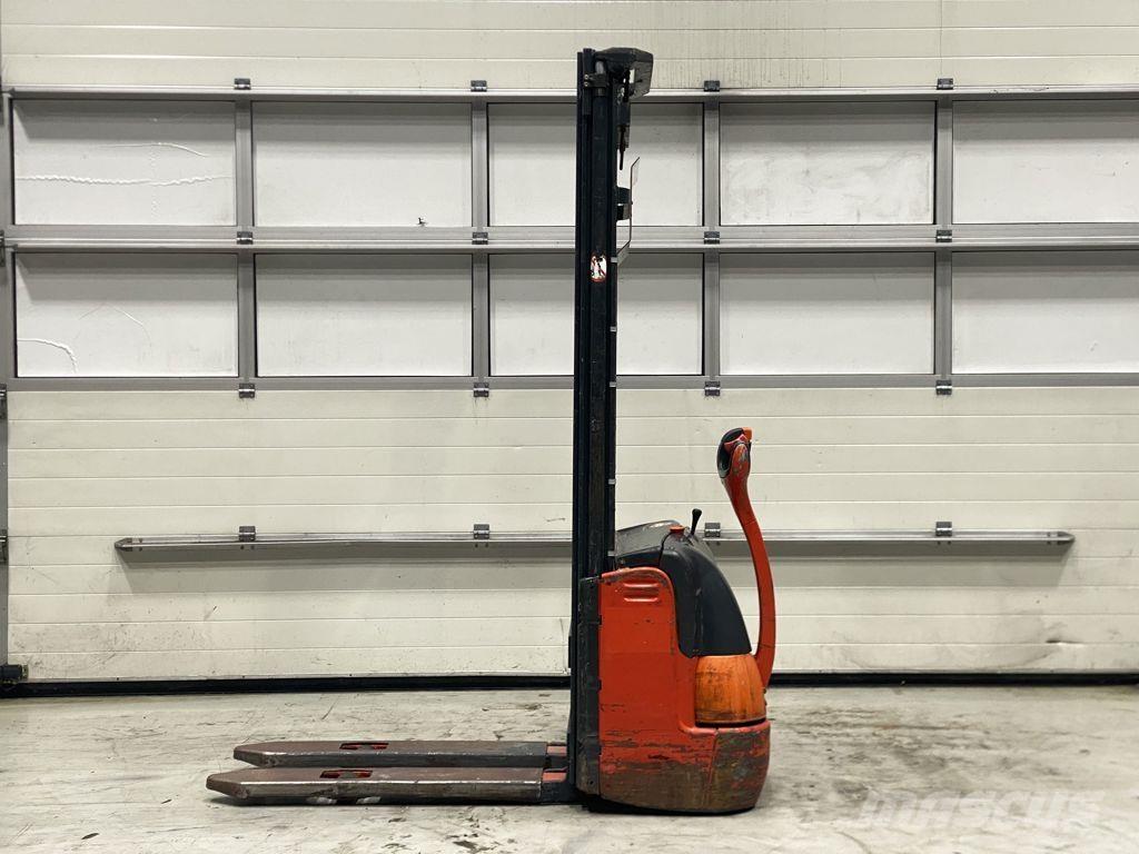 Linde L10 Pedestrian stacker