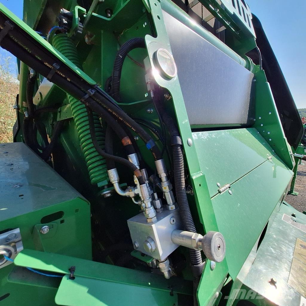 John Deere V 451 M Round balers