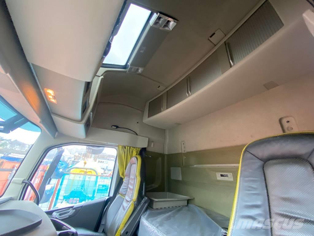 Volvo FH16 6X2 Box trucks