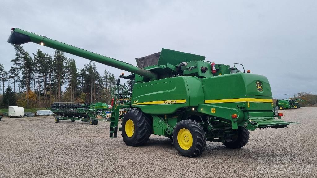 John Deere T670i Combine harvesters
