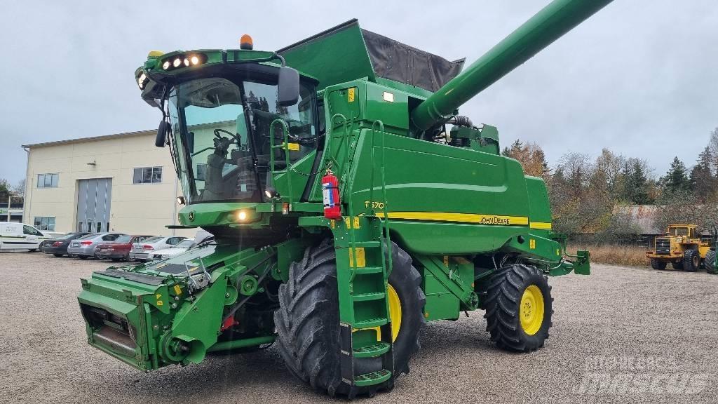 John Deere T670i Combine harvesters
