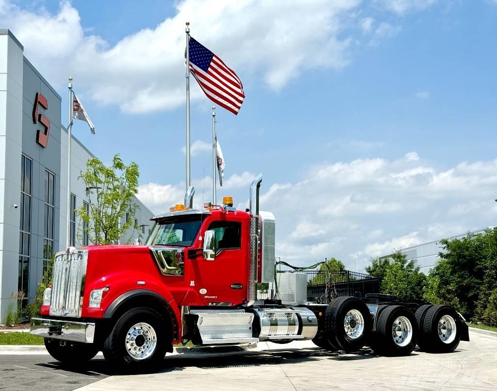 Kenworth W 990 Prime Movers