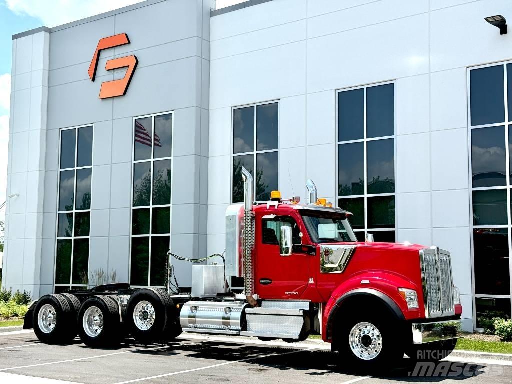 Kenworth W 990 Prime Movers