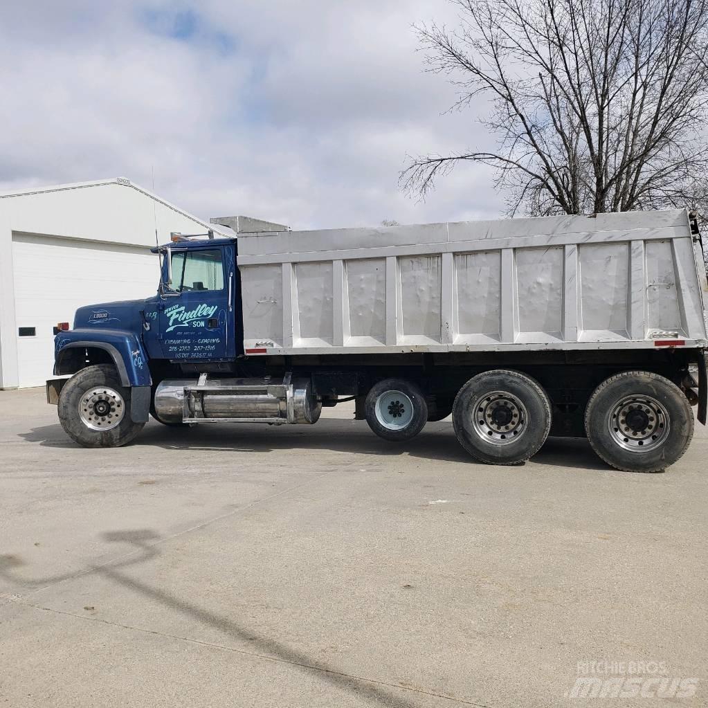 Ford L 9000 Tipper trucks